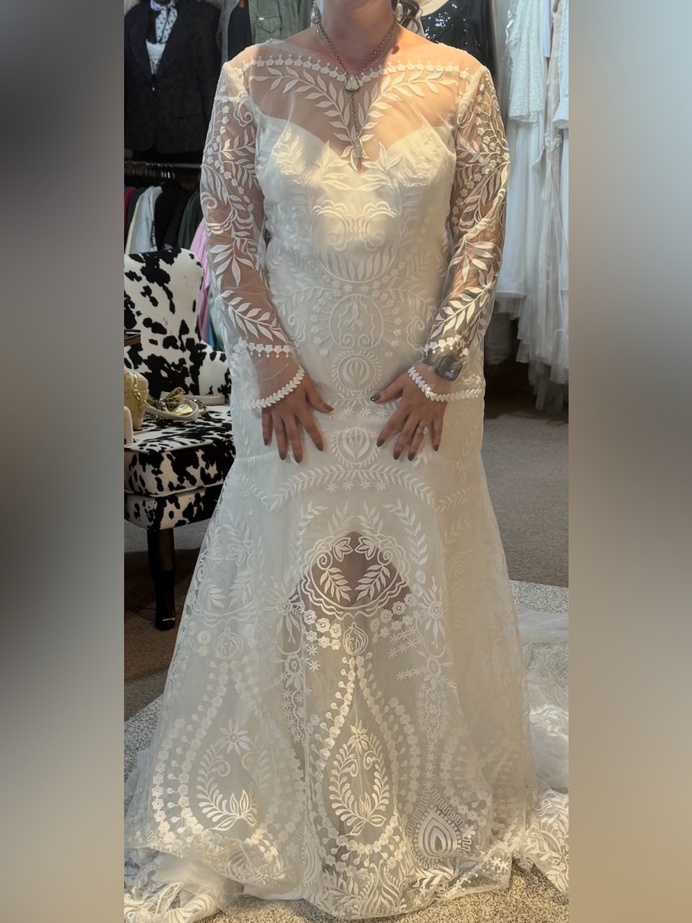 Elegant White Lace Sheer Long-Sleeve Wedding Dress